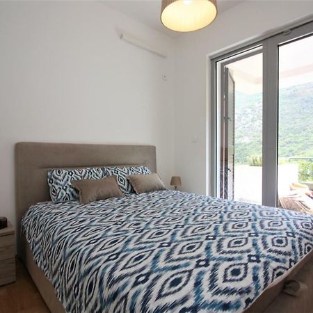Luxury 1 Bedroom Apartment With Cozy Garden D2-2 In Morinj Kotor Ngoại thất bức ảnh