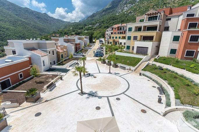 Luxury 1 Bedroom Apartment With Cozy Garden D2-2 In Morinj Kotor Ngoại thất bức ảnh