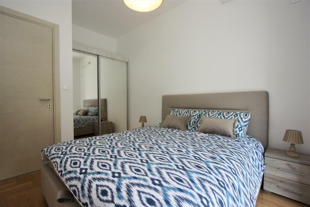 Luxury 1 Bedroom Apartment With Cozy Garden D2-2 In Morinj Kotor Ngoại thất bức ảnh