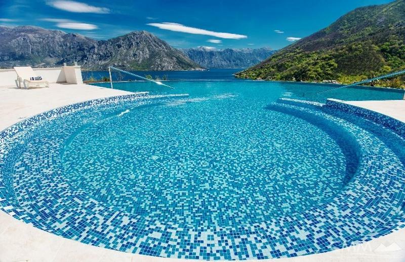 Luxury 1 Bedroom Apartment With Cozy Garden D2-2 In Morinj Kotor Ngoại thất bức ảnh