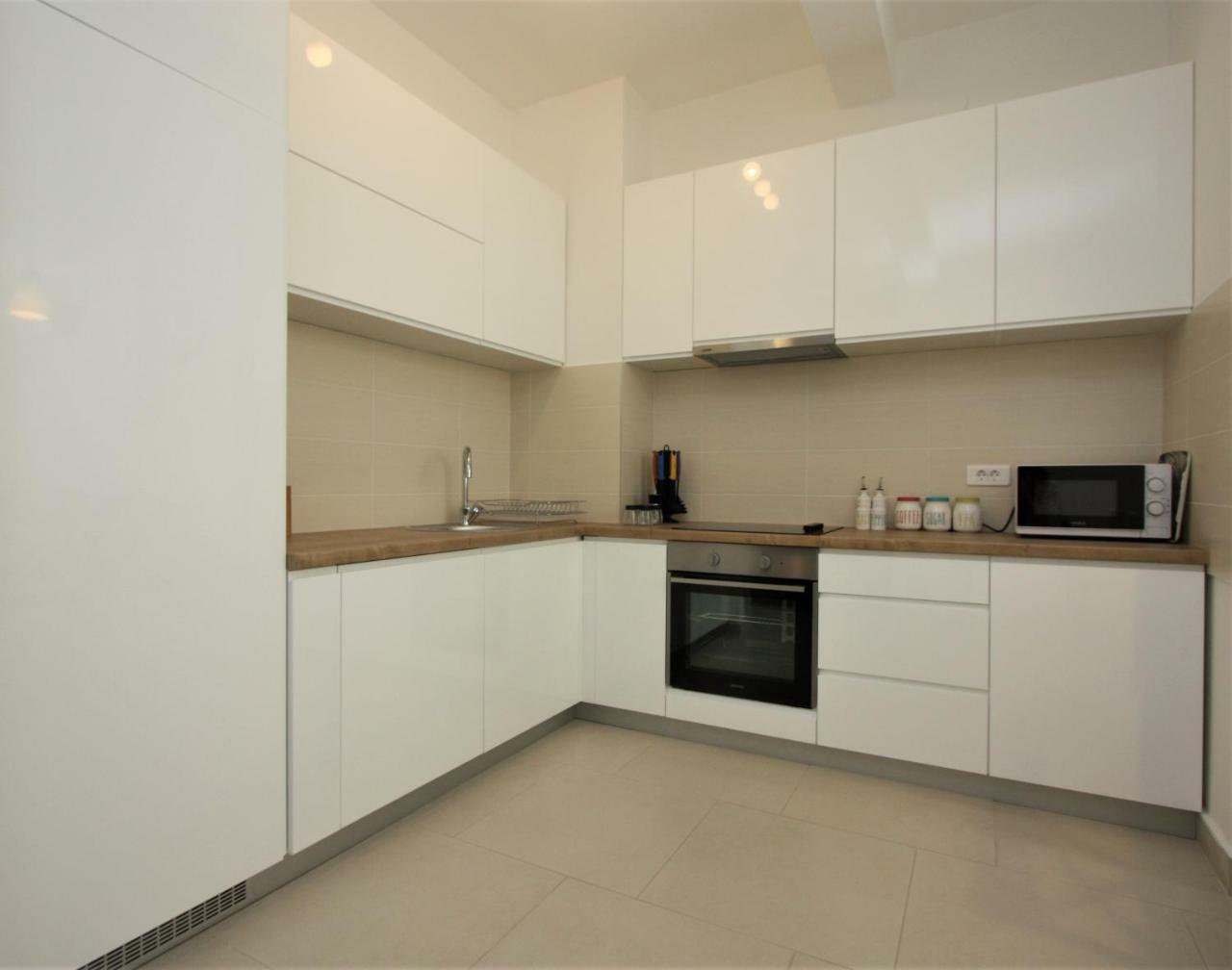 Luxury 1 Bedroom Apartment With Cozy Garden D2-2 In Morinj Kotor Ngoại thất bức ảnh