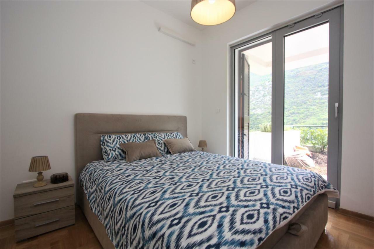 Luxury 1 Bedroom Apartment With Cozy Garden D2-2 In Morinj Kotor Ngoại thất bức ảnh